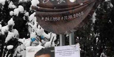 Unbekannte stellten Haider-Grabstein auf