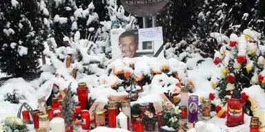 Unbekannte stellten Haider-Grabstein auf