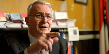 Parlament zeigt Graf-nahe Website an