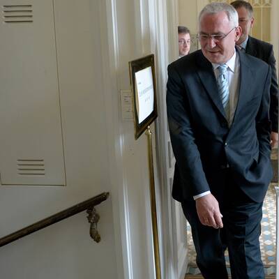  Er will künftig in der Privatwirtschaft tätig sein.