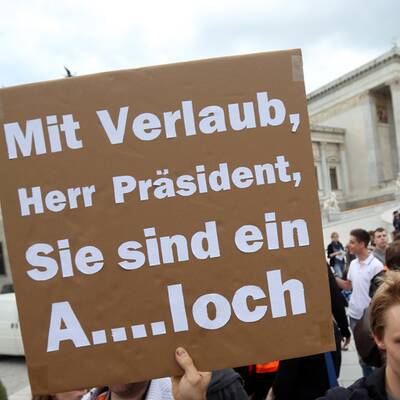 Menschenkette gegen FP-Graf