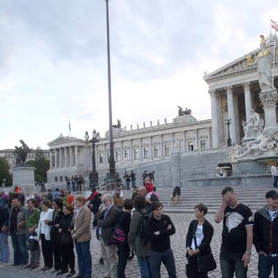 Menschenkette gegen FP-Graf