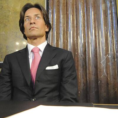 KHG überraschte mit einer rosa Krawatte