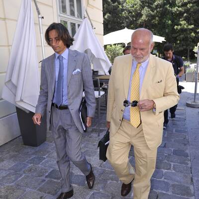 Letzte Beratung vor dem Gang vor die Presse