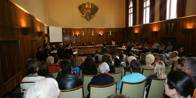 Zwei Arbeiter wegen Schwulen-Mobbing verurteilt