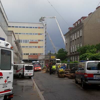  Der Dachstuhl eines Gebäudes in der Innenstadt stand in Vollbrand.