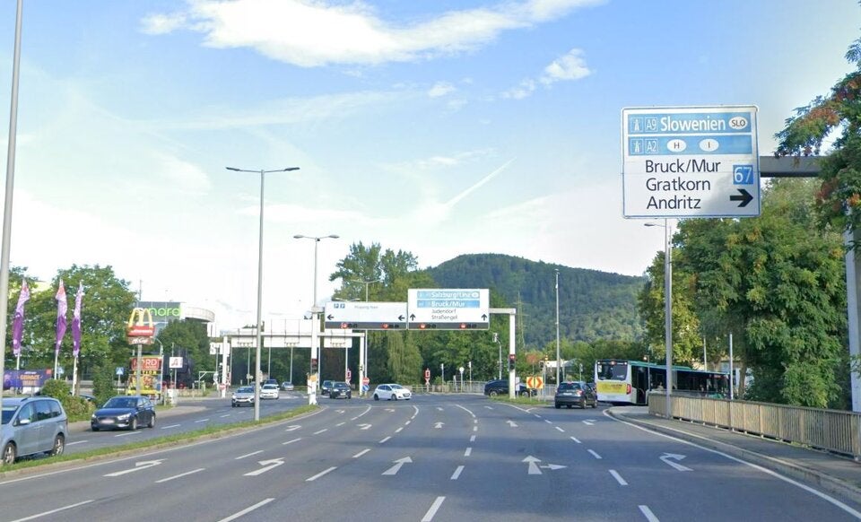 Erst bei der Auffahrt zur Autobahn fiel die mitgeschleifte Leiche auf den Asphalt.