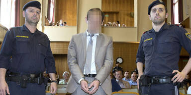 Kunden zerstückelt: Banker vor Gericht