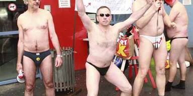 Arbeitslose Männer zogen sich aus