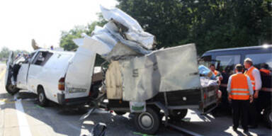 Drei Tote bei Unfall auf A2