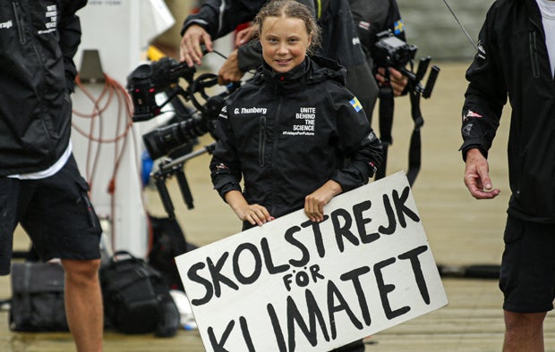 Hier schwankt Greta Thunberg an Land