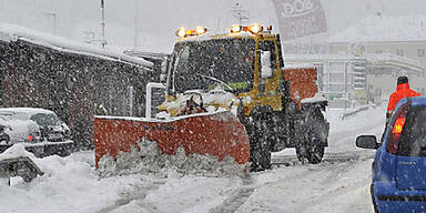 Schnee-Chaos stoppt Züge