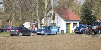 Räuber überfallen und fesseln Ehepaar