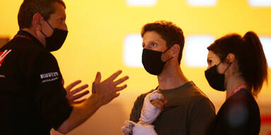 Grosjean nach Feuer-Unfall zur&uuml;ck im Fahrerlager