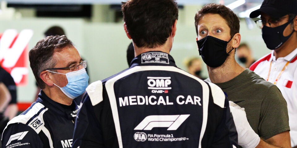 Grosjean nach Feuer-Unfall zurück im Fahrerlager