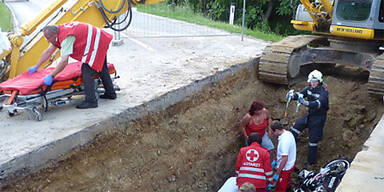 Biker stürzte in NÖ in Baustellengrube