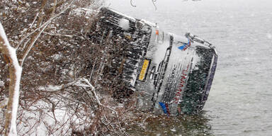 Sattelzug stürzte in Grundlsee