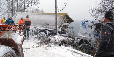 Sattelzug stürzte in Grundlsee