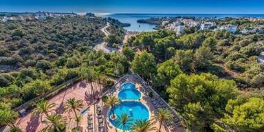 Stilvoll entspannen zwischen Pinien und Meer