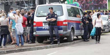 GTI-Fans beschädigten Polizeiauto