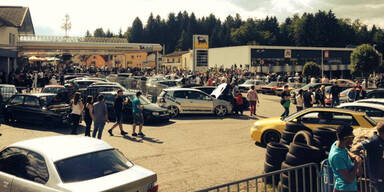 Tauben-Attacke auf GTI-Treffen