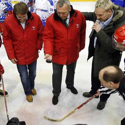 Promi-Eishockeymatch in Kitzbühel