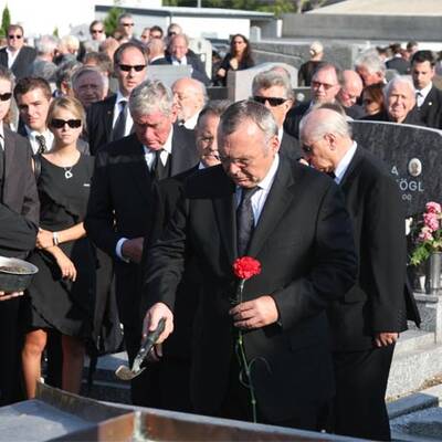 BK Gusenbauer am Grab