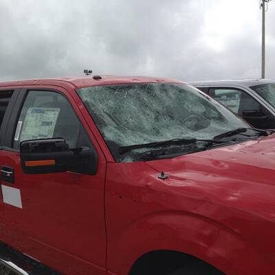 4000 Autos beschädigt