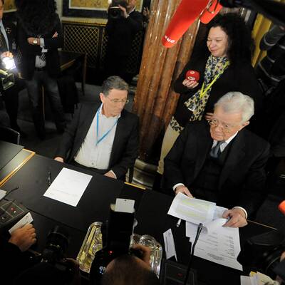 Gewaltiges Medieninteresse beim Auftritt von Peter Hochegger