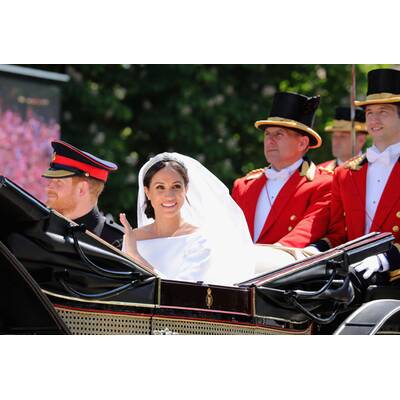 Meghan & Harry im Jaguar