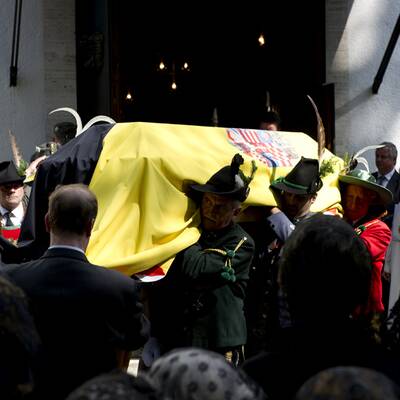 Familie und Hochadel trauern