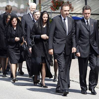 Familie und Hochadel trauern