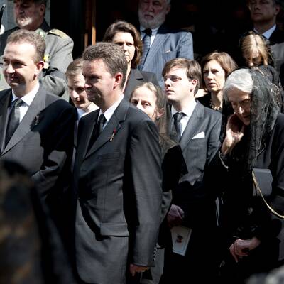 Familie und Hochadel trauern