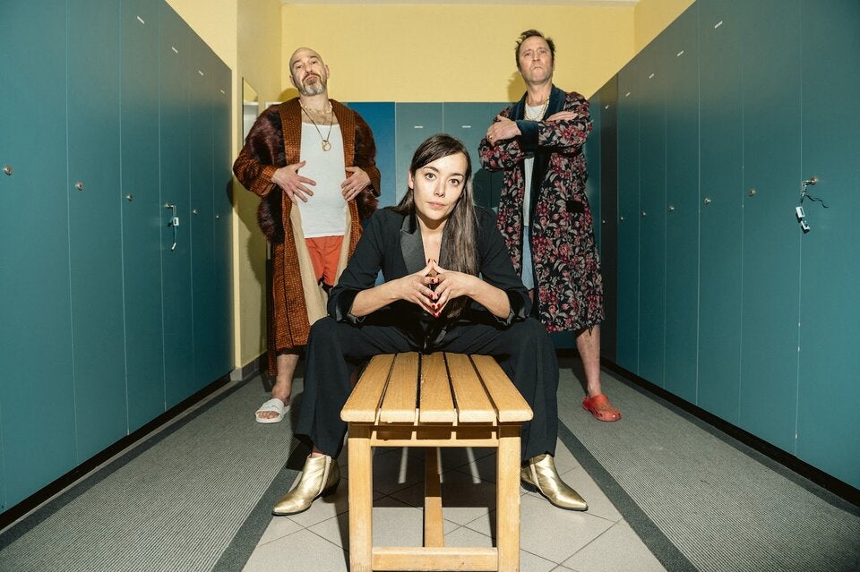 Heute: Nestroy-Premiere für Alkbottle Gregory