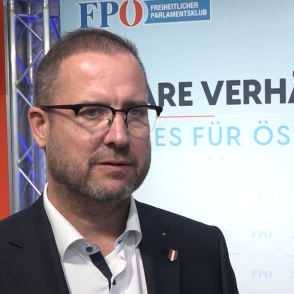 Koks-Affäre & Chats: FPÖ attackiert ORF