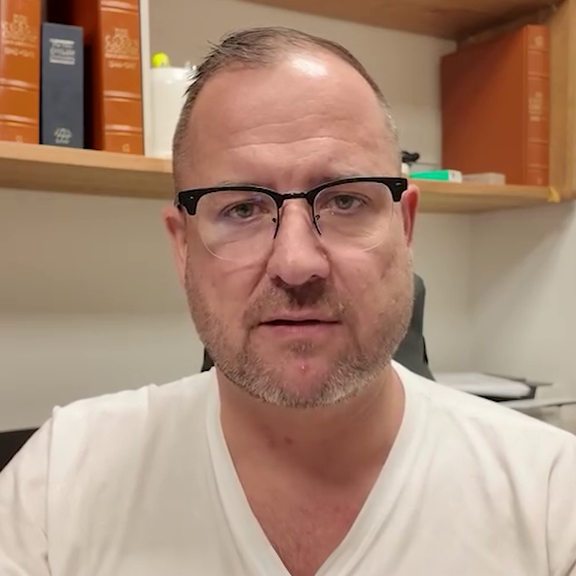 Hafenecker übt scharfe Kritik an ÖVP und WKO