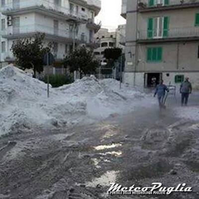 Meterhoch türmte sich der Hagel