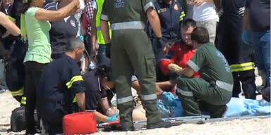 Weißer Hai beißt Mann ein Bein ab