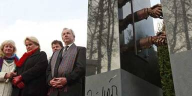 Skulptur zum Gedenken an Haider enthüllt