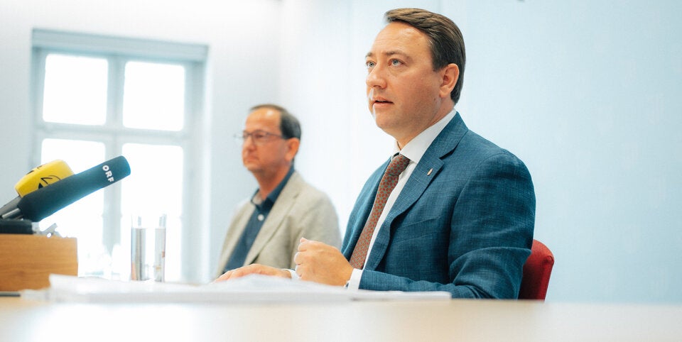 Haimbuchner bei der Pressekonferenz.