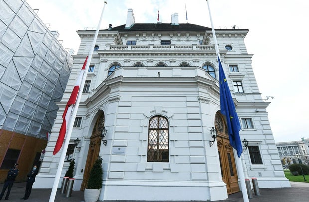 halbmast.jpg
