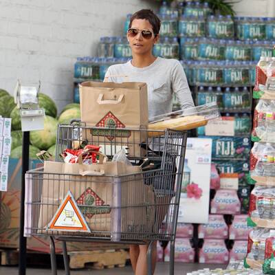 Halle Berry wurde 45 Jahre