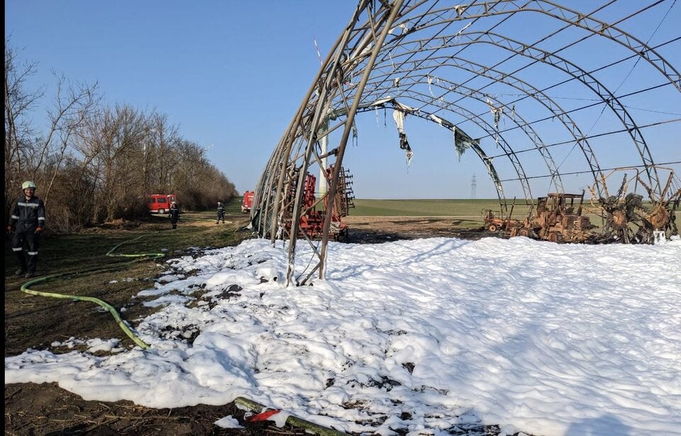 Zelthalle abgefackelt