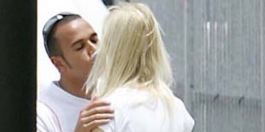 Hamilton - Knutsch-Attacke auf Irvines Schwester