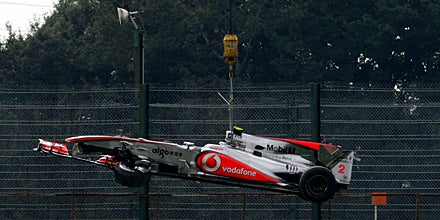 Vettel dominiert, Hamilton crasht