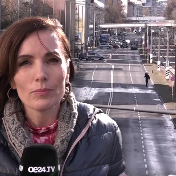 Handelskai nach Rohrbruch völlig unter Wasser