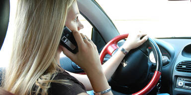 Anpassung für Handy am Steuer gefordert