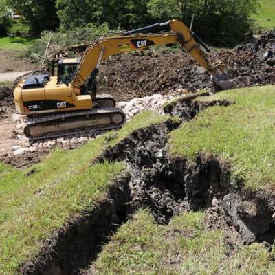 Risse bis zu 2 Meter tief