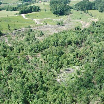 Risse bis zu 2 Meter tief