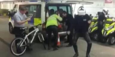 Londoner Polizisten tanzen Harlem-Shake